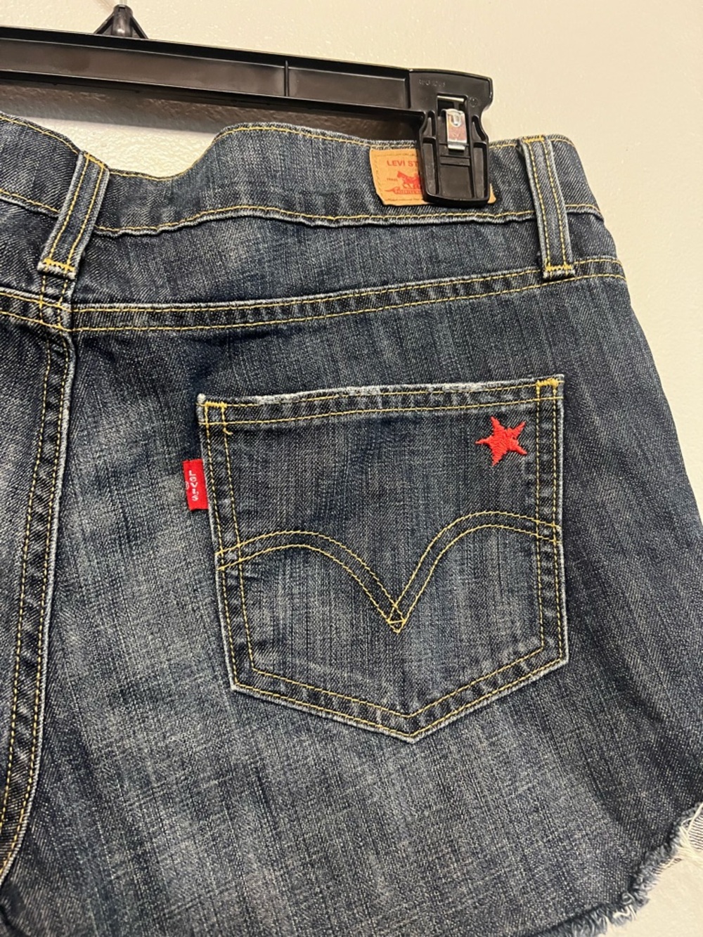 Levi's Boyfriend Rolled Hem Dark Blue Jean Shorts Embroidered Star Detail Size 7 - Picture 5 of 6